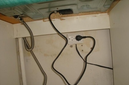 Installing and connecting gas hobs