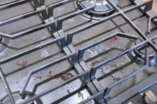 how to clean the grate from the gas stove