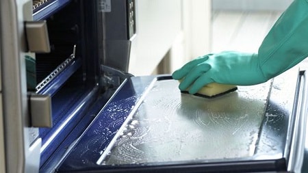 How to quickly clean the oven glass from dirt