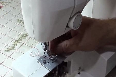 How to disassemble a sewing machine