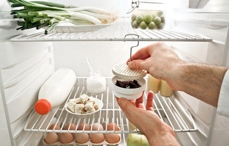 Odor absorbers in the refrigerator