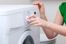 When the washing machine is turned on, the machine knocks out