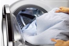 Why does the washing machine tear laundry