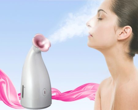 en utilisant un inhalateur à vapeur